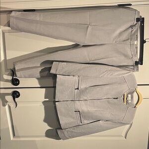 Elegant Women's Gray Pantsuit